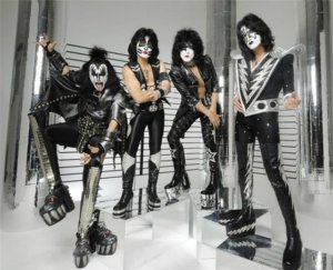 KISS отправятся в турне с Motley Crue