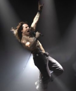 Том Круз перепел хиты Bon Jovi и Scorpions Том Круз перепел хиты Bon Jovi и Scorpions