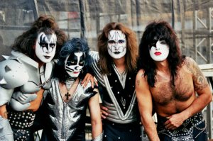 Kiss презентовали первый трек с альбома Kiss презентовали первый трек с альбома